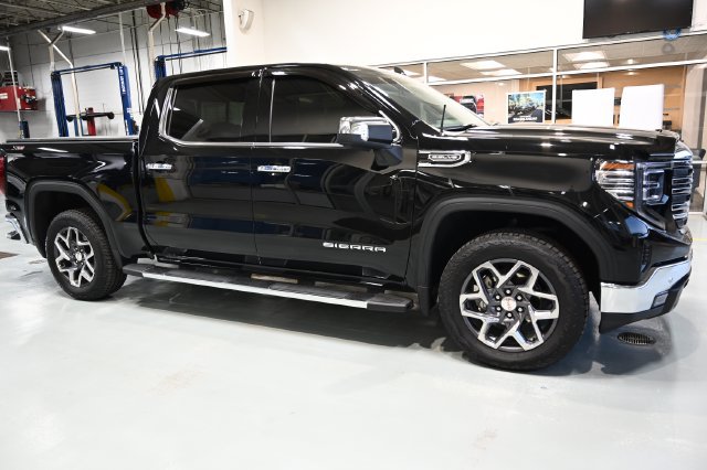 Used 2025 GMC Sierra 1500 SLT w/ SLT Premium Plus Package AWD/4WD image 4
