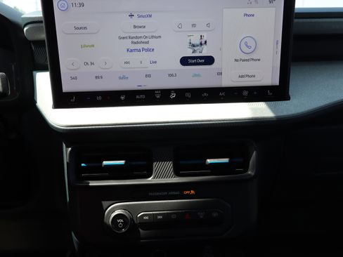 New 2025 Ford Maverick XLT w/ XLT Luxury Package image 18