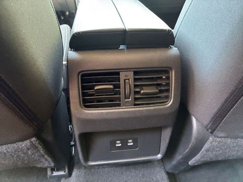Used 2025 Nissan Rogue SV FWD image 27