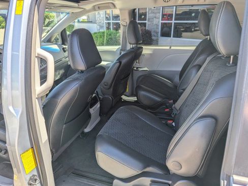 Used 2014 Toyota Sienna SE FWD image 25