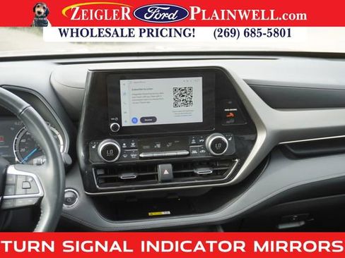 Used 2023 Toyota Highlander XLE image 17