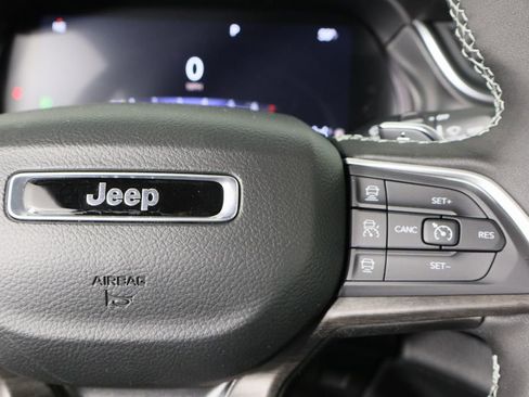 New 2025 Jeep Grand Cherokee Limited image 10