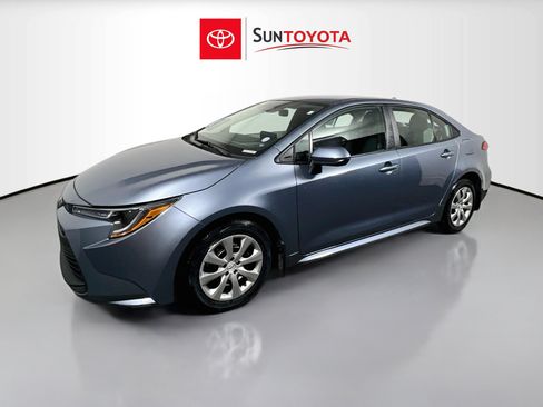 Used 2025 Toyota Corolla LE FWD image 9