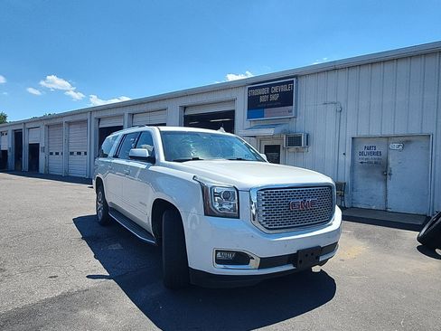 Used 2017 GMC Yukon XL Denali w/ Open Road Package RWD image 7