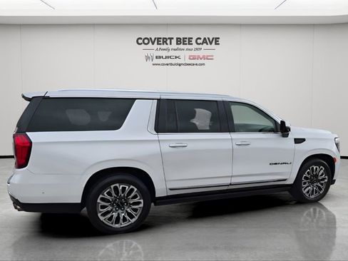 Used 2023 GMC Yukon XL Denali Ultimate image 10