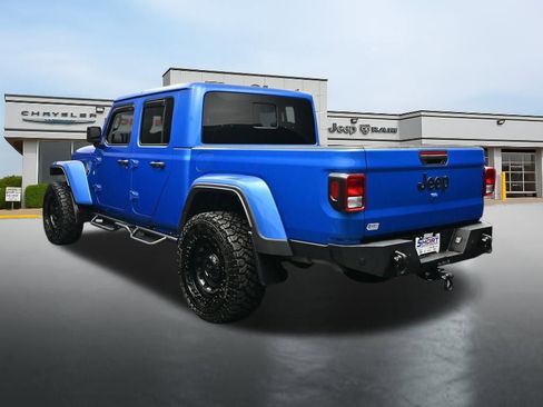 Used 2024 Jeep Gladiator Sport AWD/4WD image 3