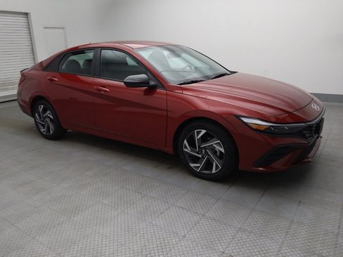 Used 2025 Hyundai Elantra Sport FWD image 11