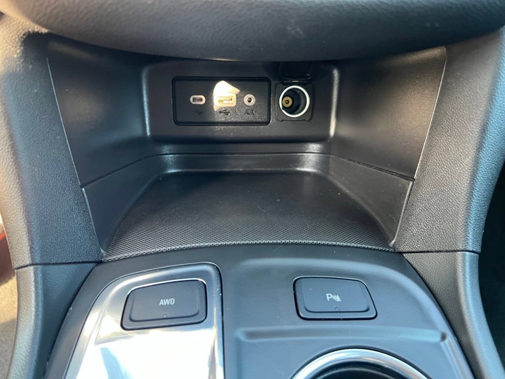 Used 2024 Chevrolet Equinox LT AWD/4WD image 33
