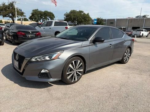 Used 2022 Nissan Altima 2.5 SR FWD image 2