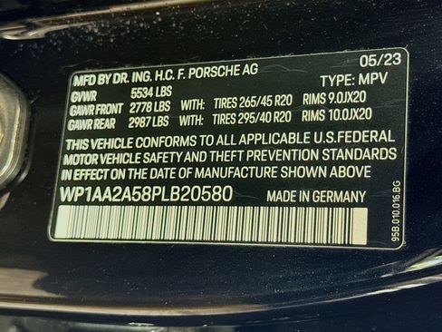 Certified 2023 Porsche Macan Turbo AWD/4WD image 33