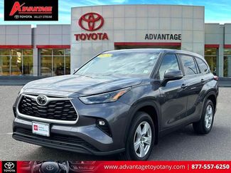 Used 2023 Toyota Highlander LE AWD/4WD video 2