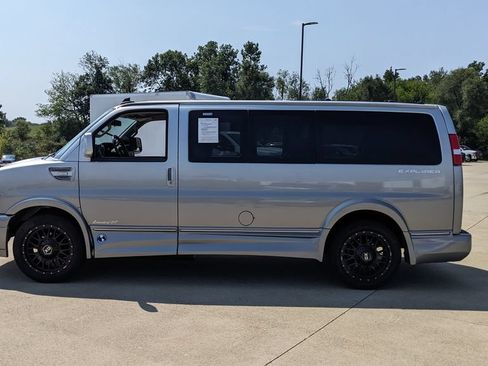 Used 2020 Chevrolet Express 2500 w/ Enhanced Convenience Package RWD image 6