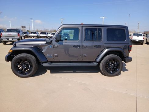 Used 2025 Jeep Wrangler Sahara image 4