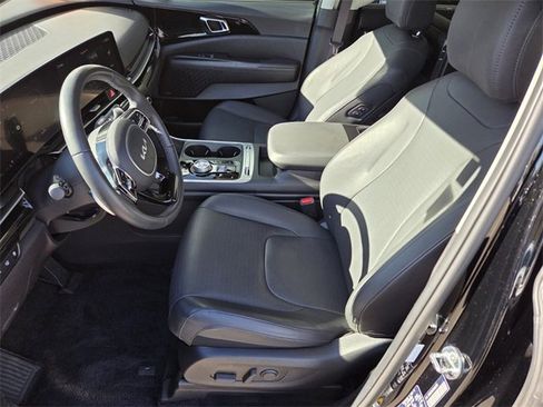 Used 2025 Kia Carnival SX Prestige image 10