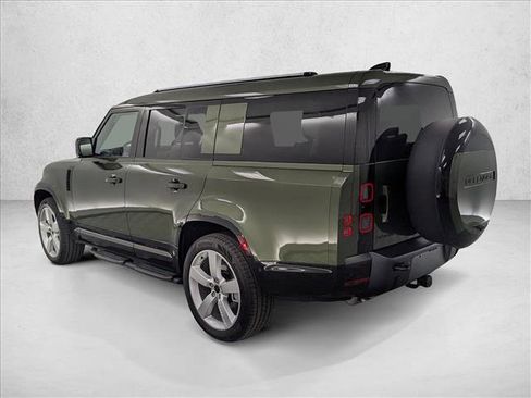 New 2026 Land Rover Defender 130 X-Dynamic SE image 5