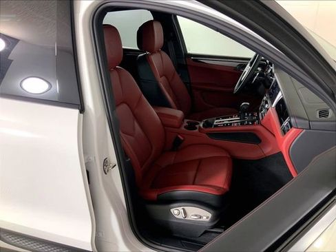 New 2026 Porsche Macan AWD/4WD image 16