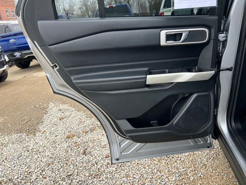 Used 2021 Ford Explorer XLT w/ Equipment Group 202A image 16