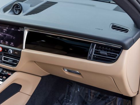 Certified 2025 Porsche Macan image 52