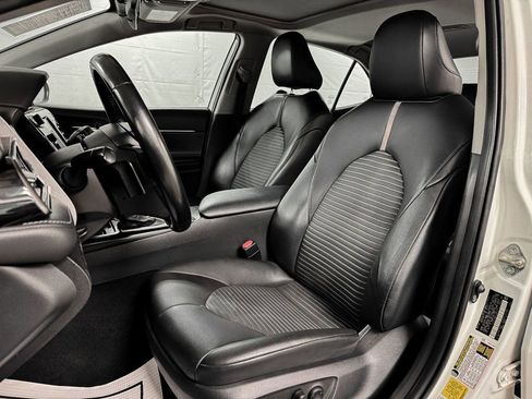 Used 2020 Toyota Camry SE FWD image 8