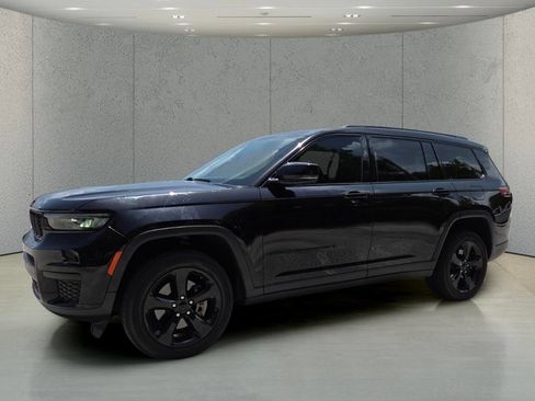 Used 2024 Jeep Grand Cherokee L Altitude RWD image 10
