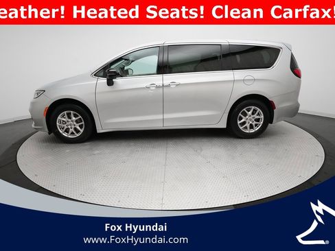 Used 2024 Chrysler Pacifica Touring-L image 24