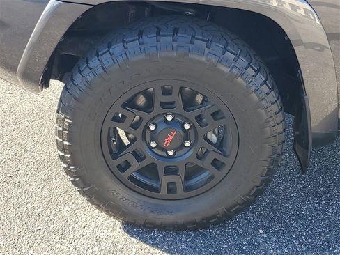 Used 2019 Toyota 4Runner TRD Off-Road Premium image 32