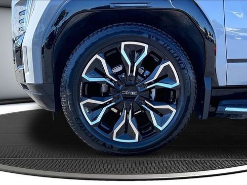 Used 2024 GMC Sierra EV Denali image 34