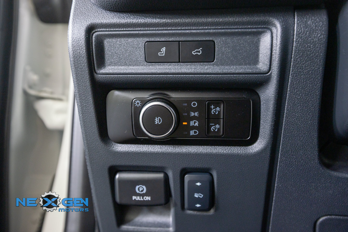 Used 2024 Ford Expedition Max Limited AWD/4WD image 16
