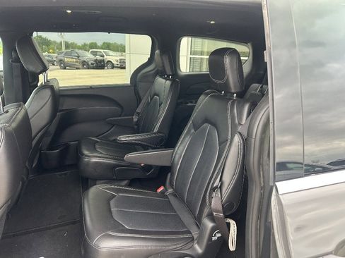 Used 2025 Chrysler Pacifica Select FWD image 15