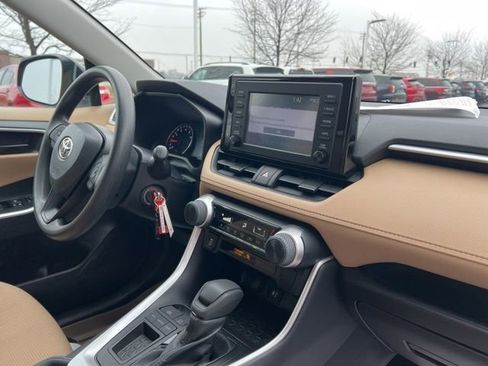 Used 2019 Toyota RAV4 LE w/ Carpet Mat Package image 29
