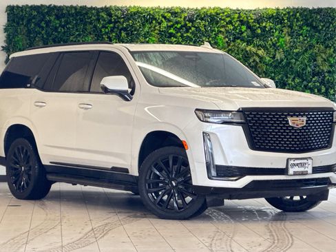 Used 2021 Cadillac Escalade Premium Luxury image 2