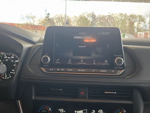 Used 2025 Nissan Rogue SV image 20