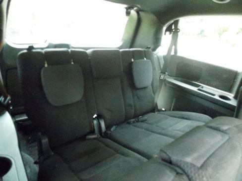 Used 2018 Dodge Grand Caravan SE FWD image 19