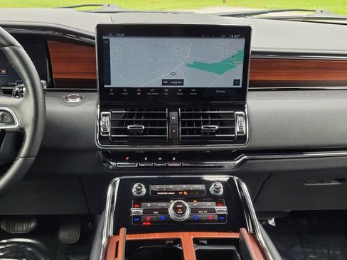 Used 2024 Lincoln Navigator Reserve image 12