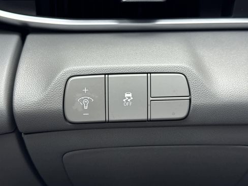 Certified 2025 Hyundai Elantra Sport image 19