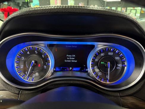 Used 2019 Chrysler 300 Touring w/ Sport Appearance Package RWD image 11