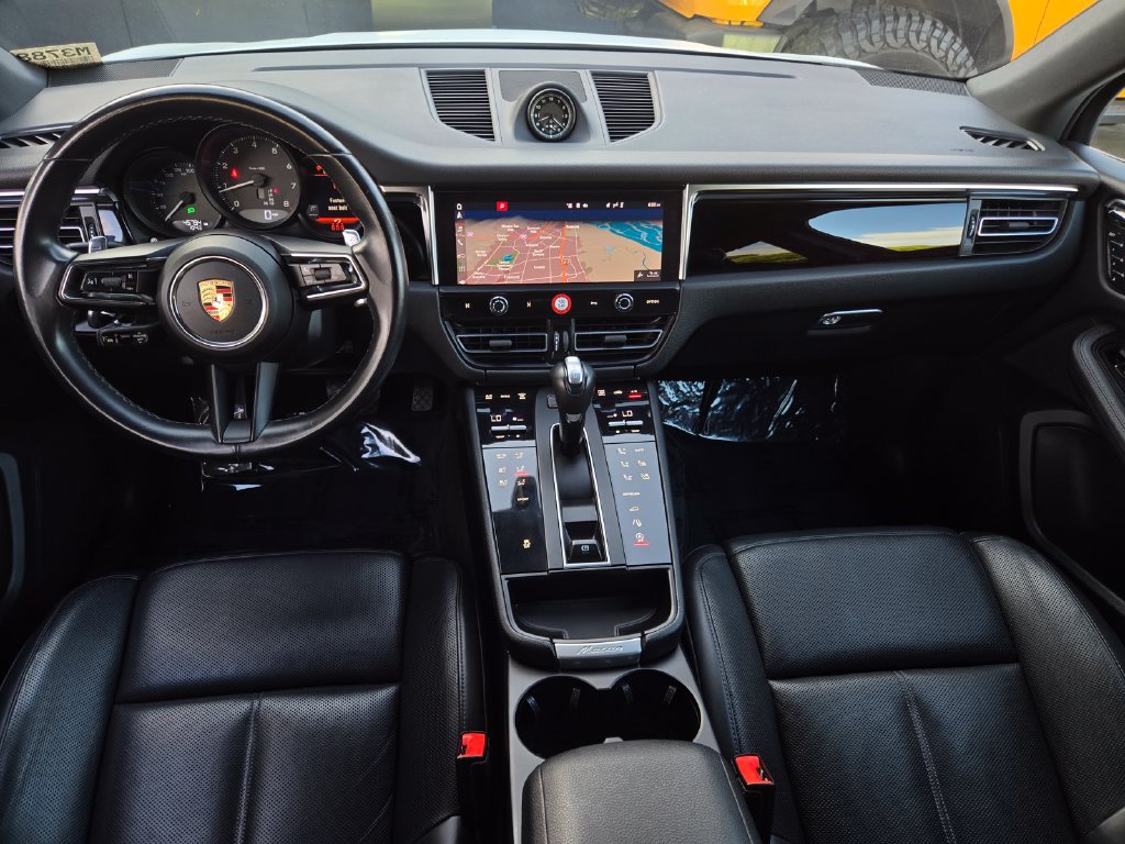 Used 2024 Porsche Macan AWD/4WD image 15