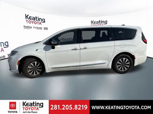 Used 2023 Chrysler Pacifica Limited image 4