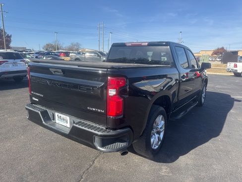 Used 2019 Chevrolet Silverado 1500 Custom w/ Infotainment Package image 3