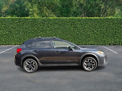 Used 2016 Subaru Crosstrek 2.0i Premium w/ Moonroof Package AWD/4WD image 2