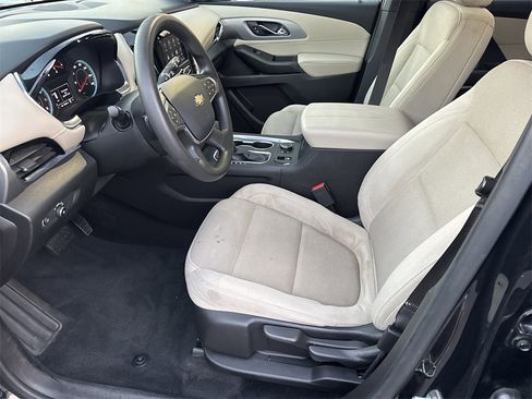 Used 2022 Chevrolet Traverse LS image 9