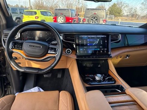 Used 2022 Jeep Grand Wagoneer Series III image 13