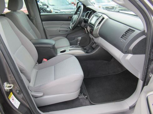 Used 2014 Toyota Tacoma PreRunner w/ SR5 Package RWD image 10