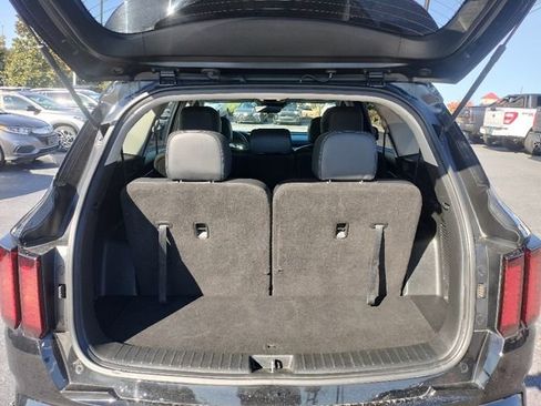Used 2021 Kia Sorento S image 10