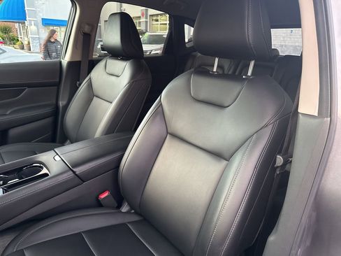 Used 2025 Nissan Murano SV w/ Cargo Package AWD/4WD image 16