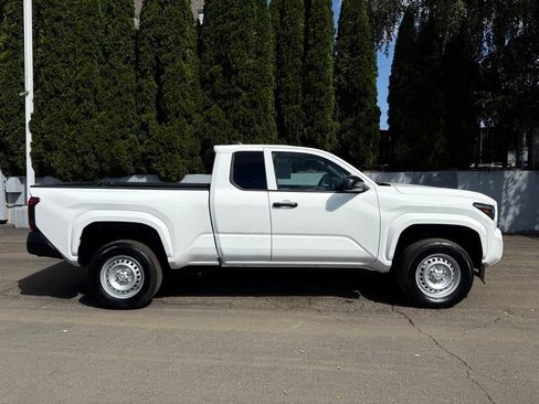 Certified 2025 Toyota Tacoma SR w/ Towing Package RWD image 9