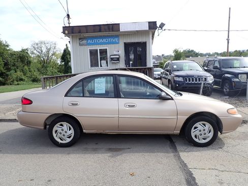Used 1997 Ford Escort LX image 2