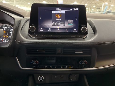 Used 2023 Nissan Rogue SV AWD/4WD image 25
