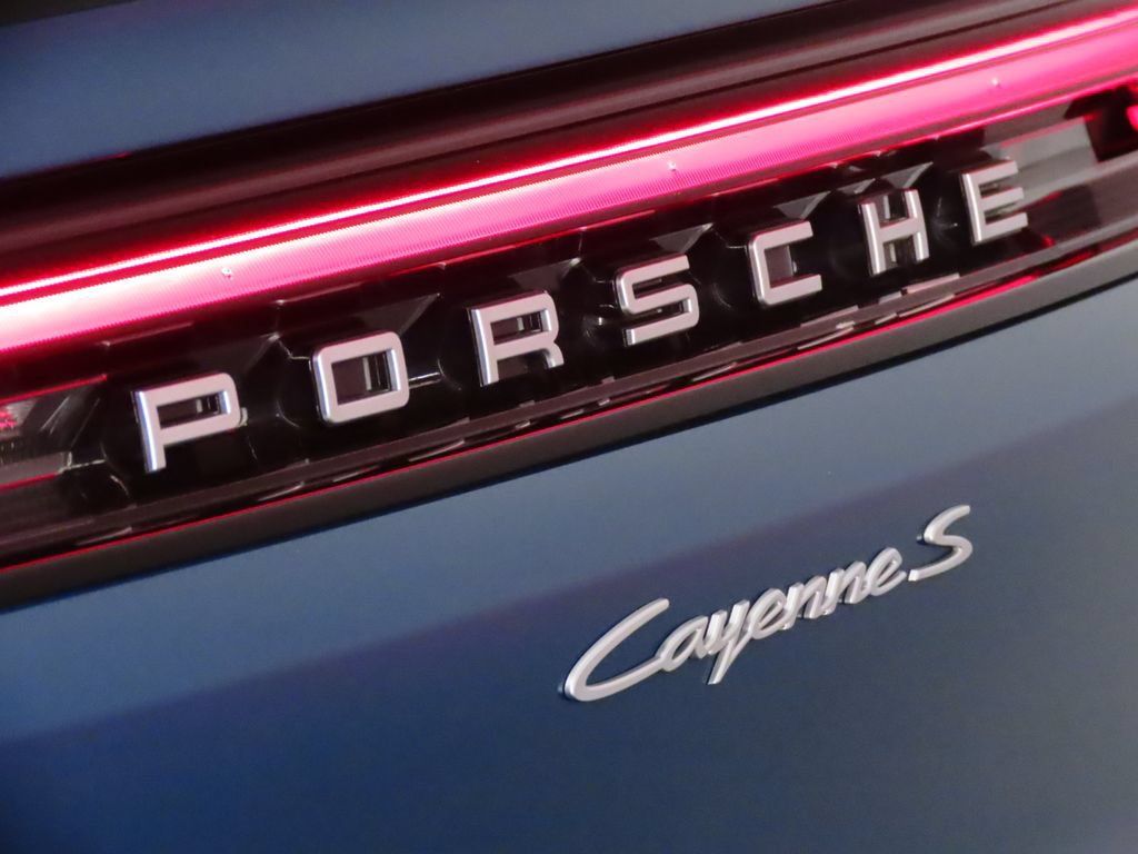 Certified 2025 Porsche Cayenne S AWD/4WD image 12