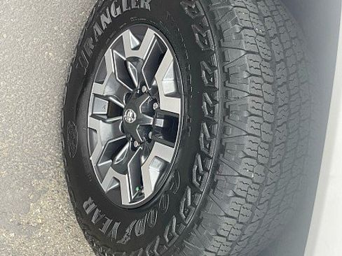 Used 2019 Toyota Tacoma Limited AWD/4WD image 40